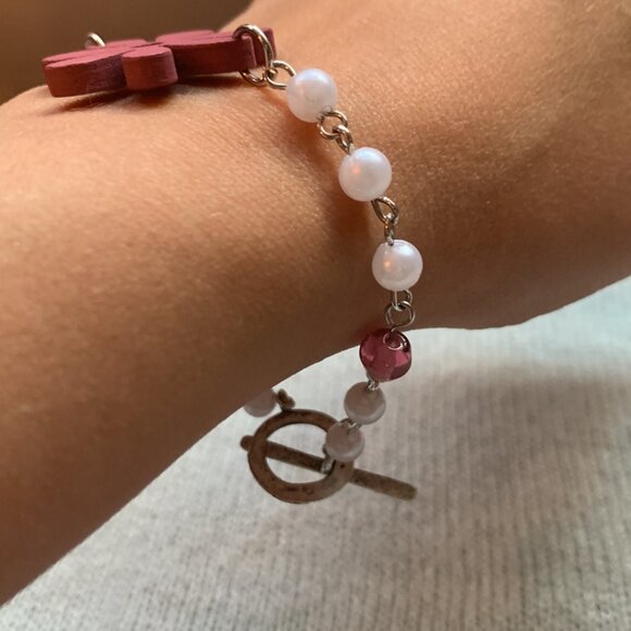 🌸 Handmade Pink Wooden Flower with Faux Pearls – Set (Bracelet + Earrings) - Picture 3 of 12